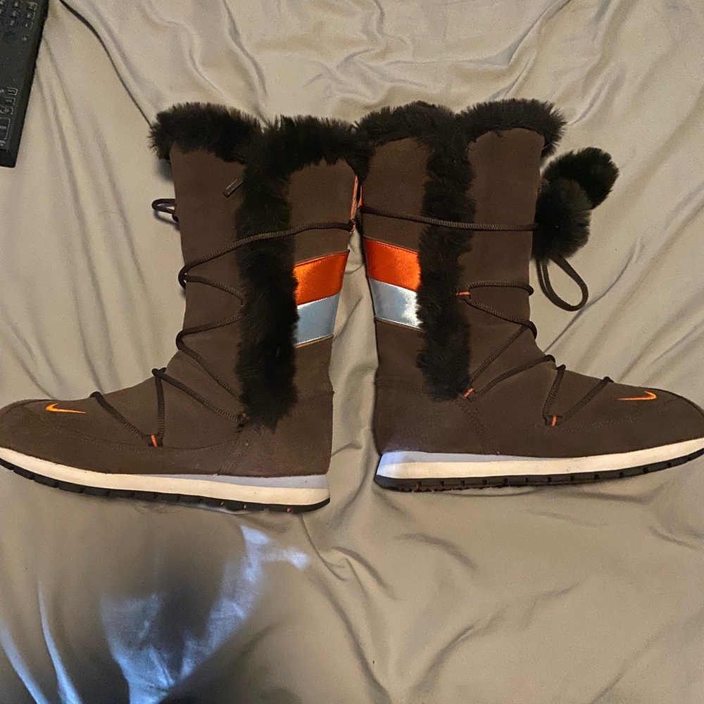 Nike woman’s boots